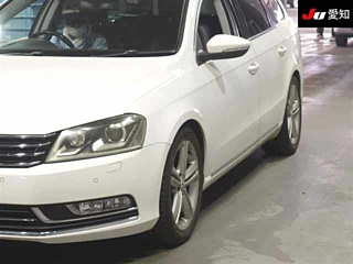 VOLKSWAGEN PASSAT VARIANT 2012