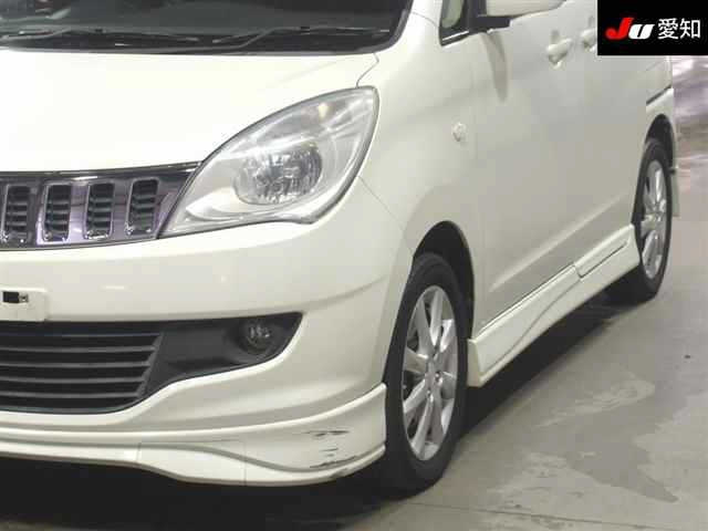 MITSUBISHI DELICA D2 2011