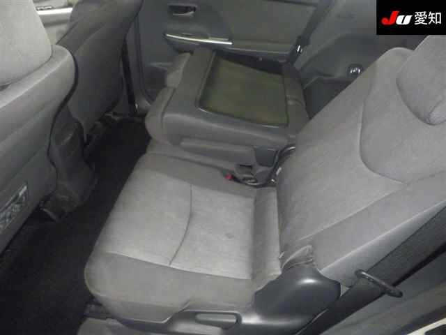 TOYOTA PRIUS ALPHA 2012