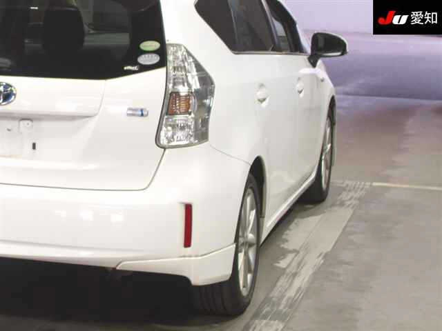 TOYOTA PRIUS ALPHA 2012