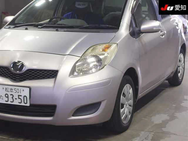 TOYOTA VITZ 2010