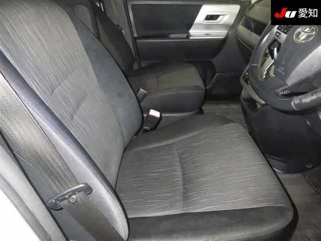 TOYOTA NOAH 2010
