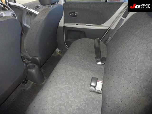 TOYOTA VITZ 2010