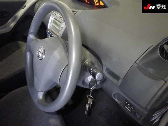 TOYOTA VITZ 2010