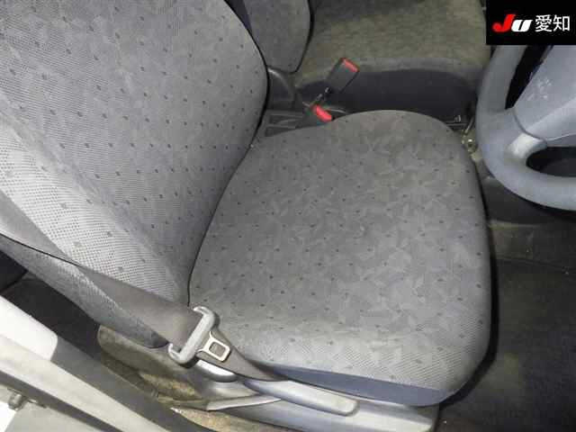 TOYOTA VITZ 2010