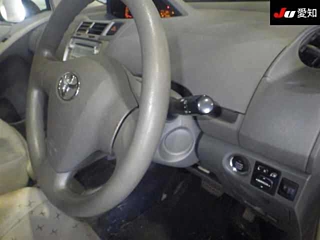 TOYOTA VITZ 2010