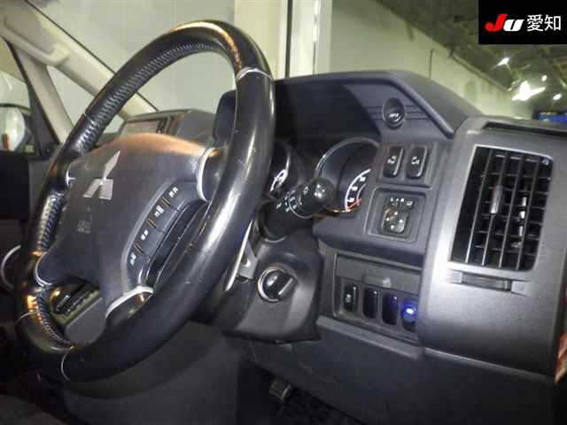 MITSUBISHI DELICA D5 2012