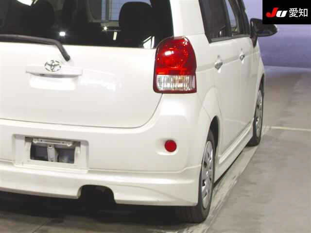 TOYOTA PORTE 2012