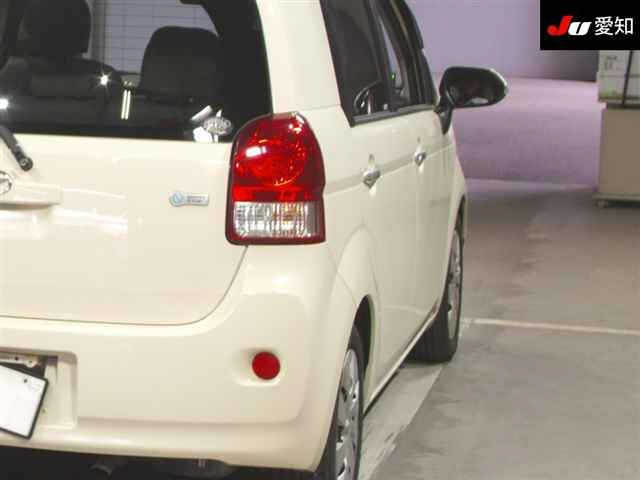 TOYOTA PORTE 2016