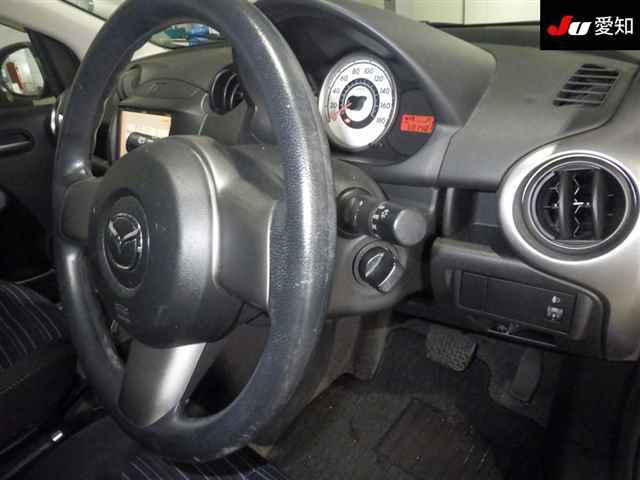 MAZDA DEMIO 2010
