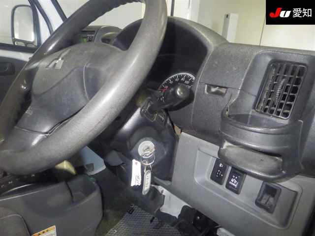 MITSUBISHI MINICAB TRUCK 2012