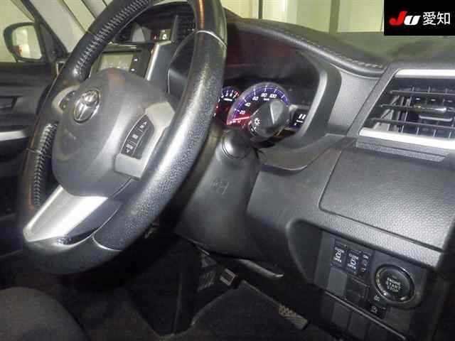 TOYOTA ROOMY 2017