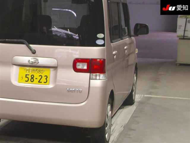 DAIHATSU TANTO 2011