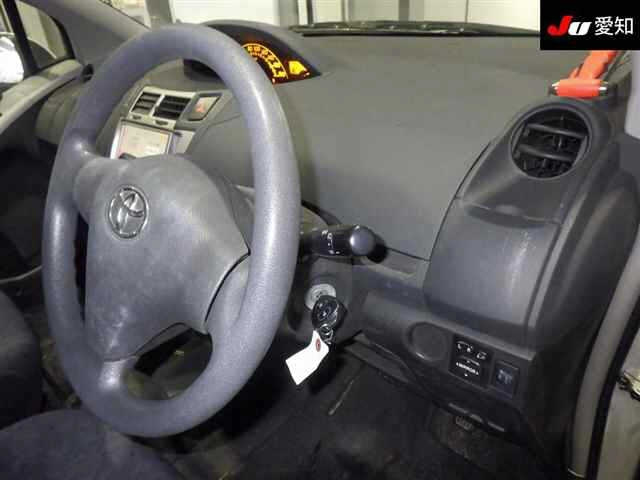 TOYOTA VITZ 2010