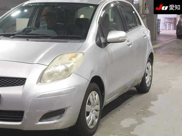 TOYOTA VITZ 2010