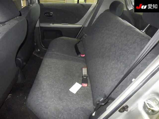 TOYOTA VITZ 2010