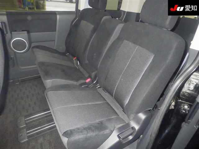 MITSUBISHI DELICA D5 2011