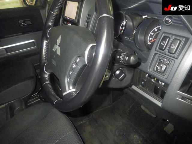 MITSUBISHI DELICA D5 2011