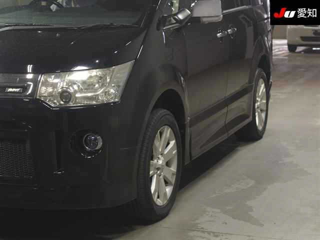MITSUBISHI DELICA D5 2011
