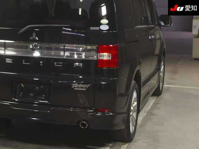 MITSUBISHI DELICA D5 2011