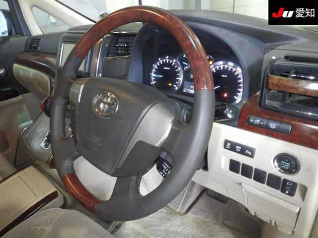 TOYOTA VELLFIRE 2011