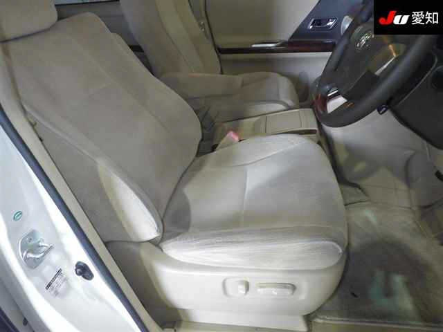 TOYOTA VELLFIRE 2011