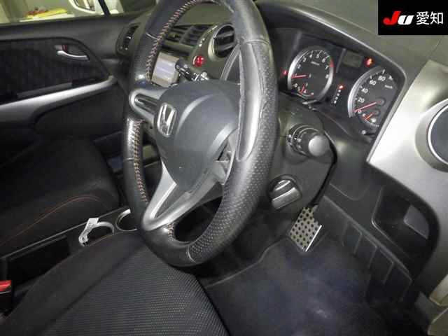 HONDA STREAM 2011