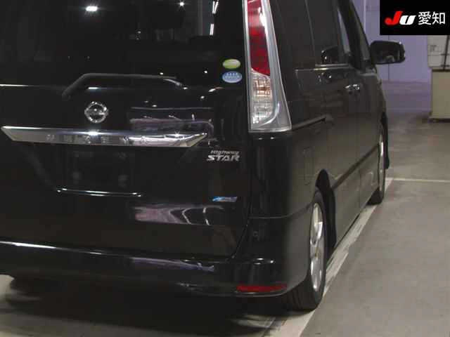 NISSAN SERENA 2010