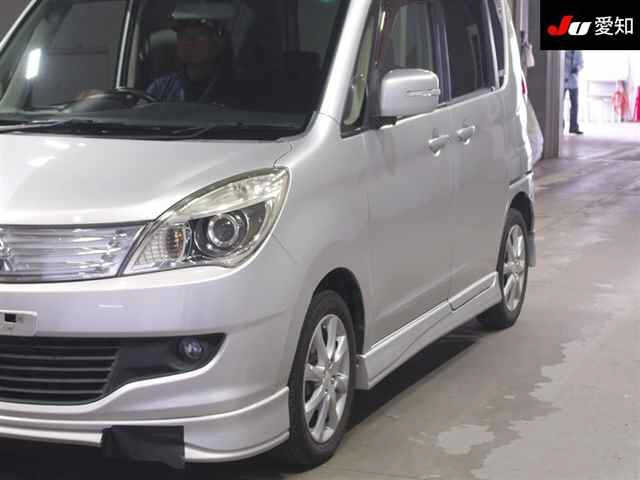MITSUBISHI DELICA D2 2012