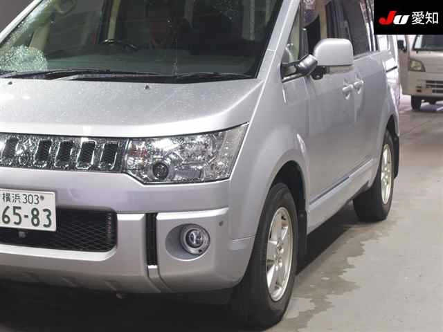 MITSUBISHI DELICA D5 2011