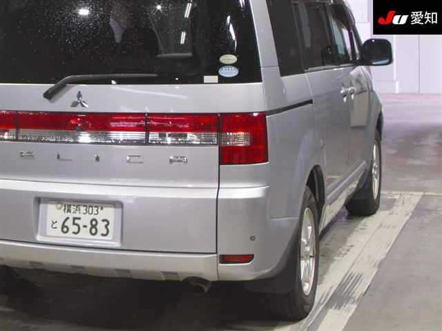 MITSUBISHI DELICA D5 2011