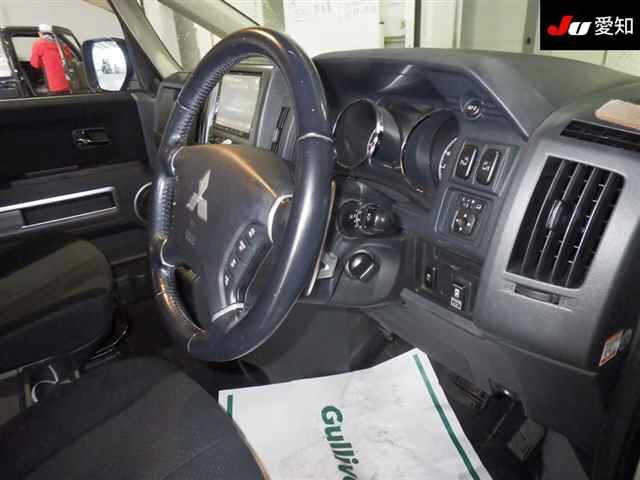 MITSUBISHI DELICA D5 2011