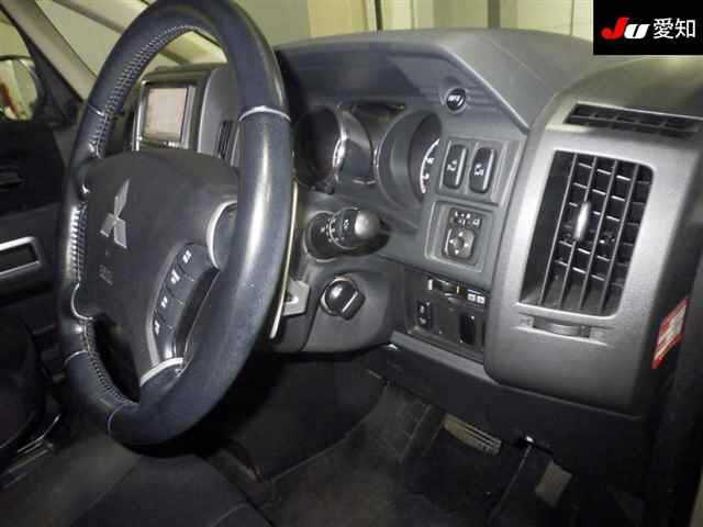 MITSUBISHI DELICA D5 2013