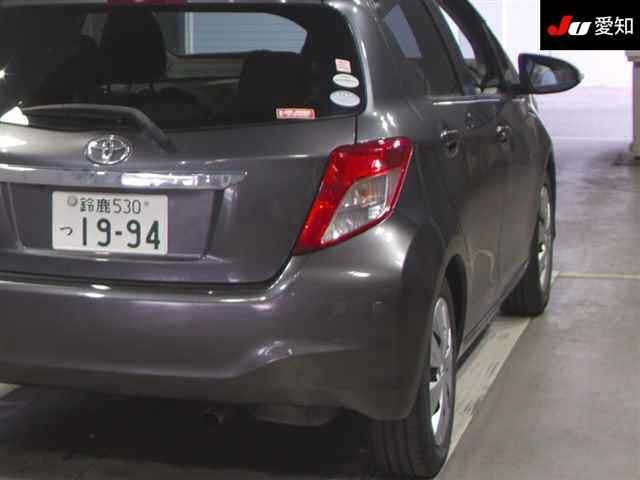 TOYOTA VITZ 2011