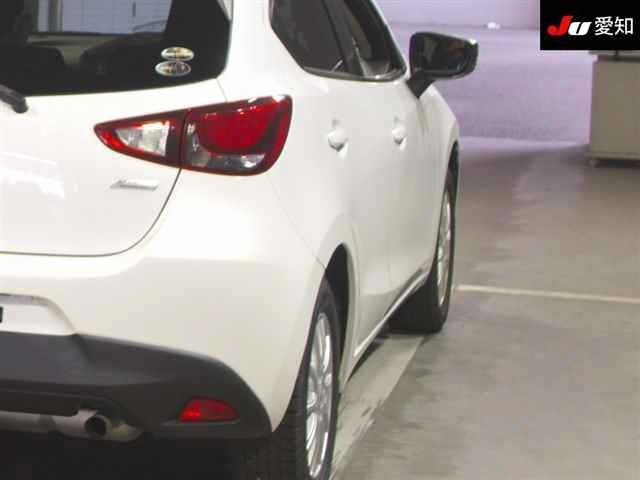 MAZDA DEMIO 2016