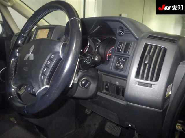 MITSUBISHI DELICA D5 2009