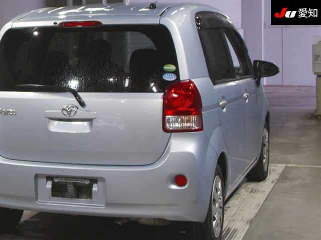 TOYOTA PORTE 2015