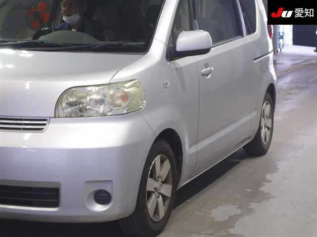 TOYOTA PORTE 2011