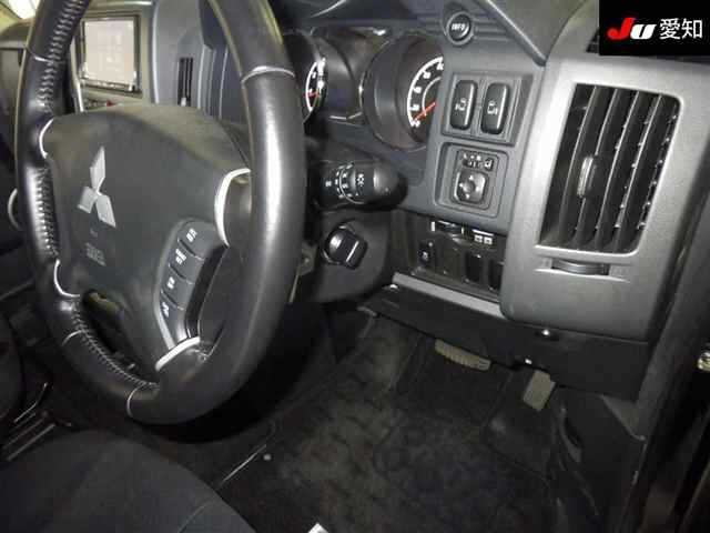 MITSUBISHI DELICA D5 2011