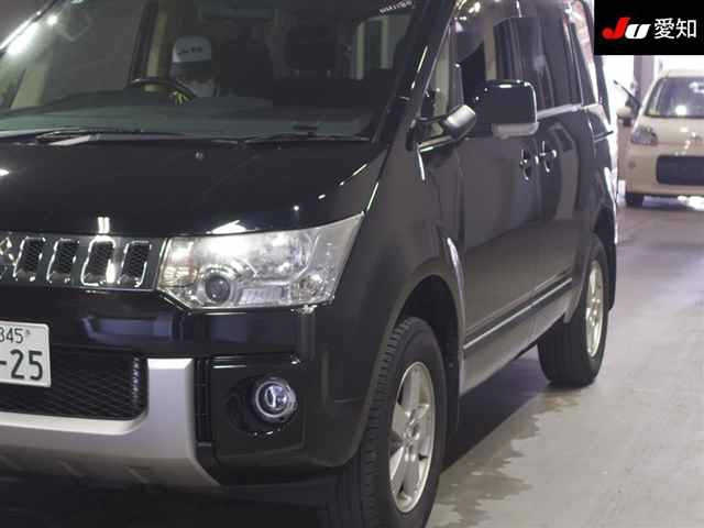 MITSUBISHI DELICA D5 2011