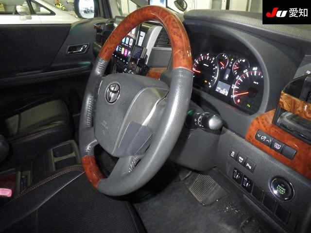 TOYOTA VELLFIRE 2010