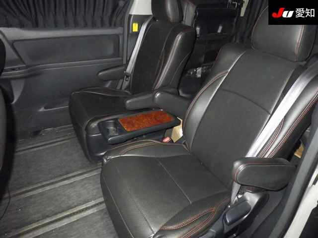 TOYOTA VELLFIRE 2010