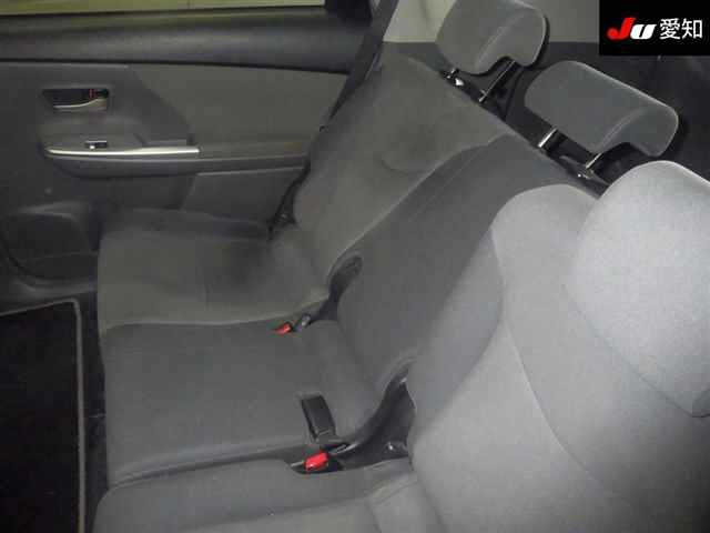 TOYOTA PRIUS ALPHA 2013