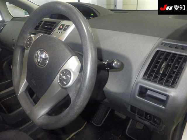 TOYOTA PRIUS ALPHA 2013