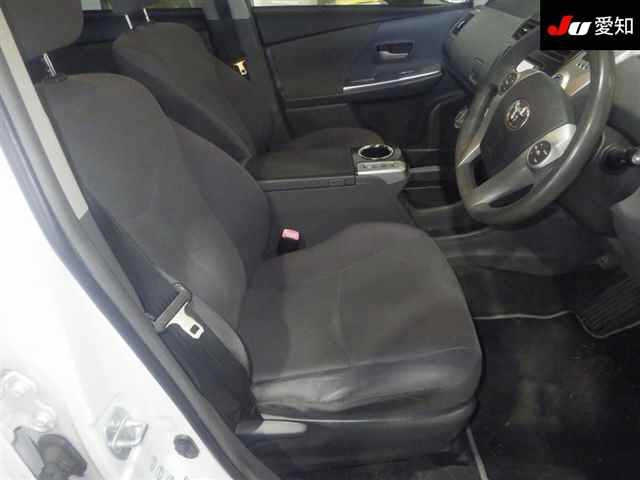 TOYOTA PRIUS ALPHA 2013