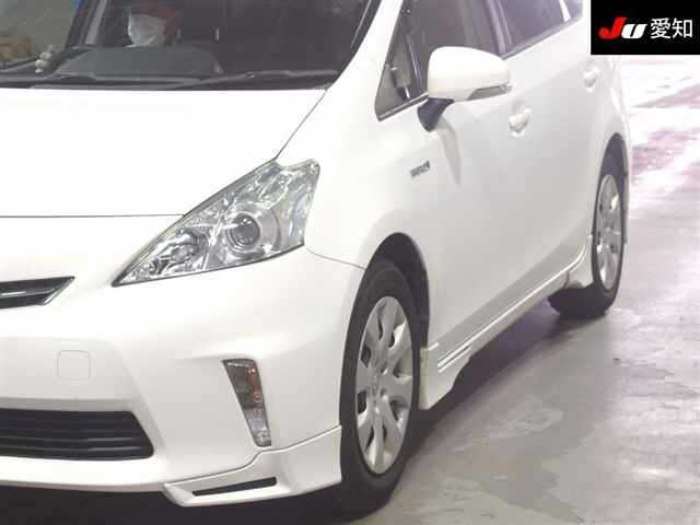 TOYOTA PRIUS ALPHA 2013