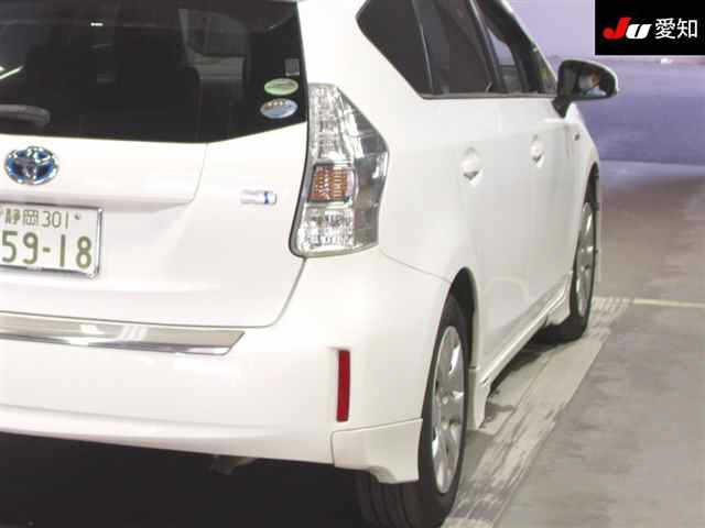 TOYOTA PRIUS ALPHA 2013