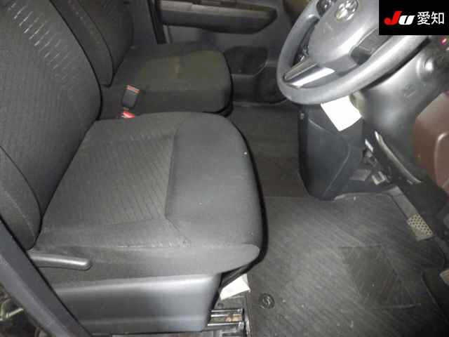 TOYOTA ROOMY 2017