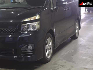 TOYOTA VOXY 2011