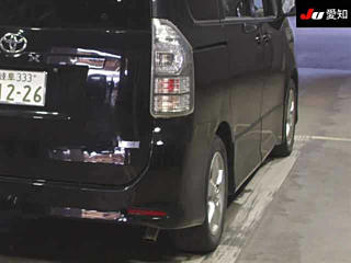 TOYOTA VOXY 2011